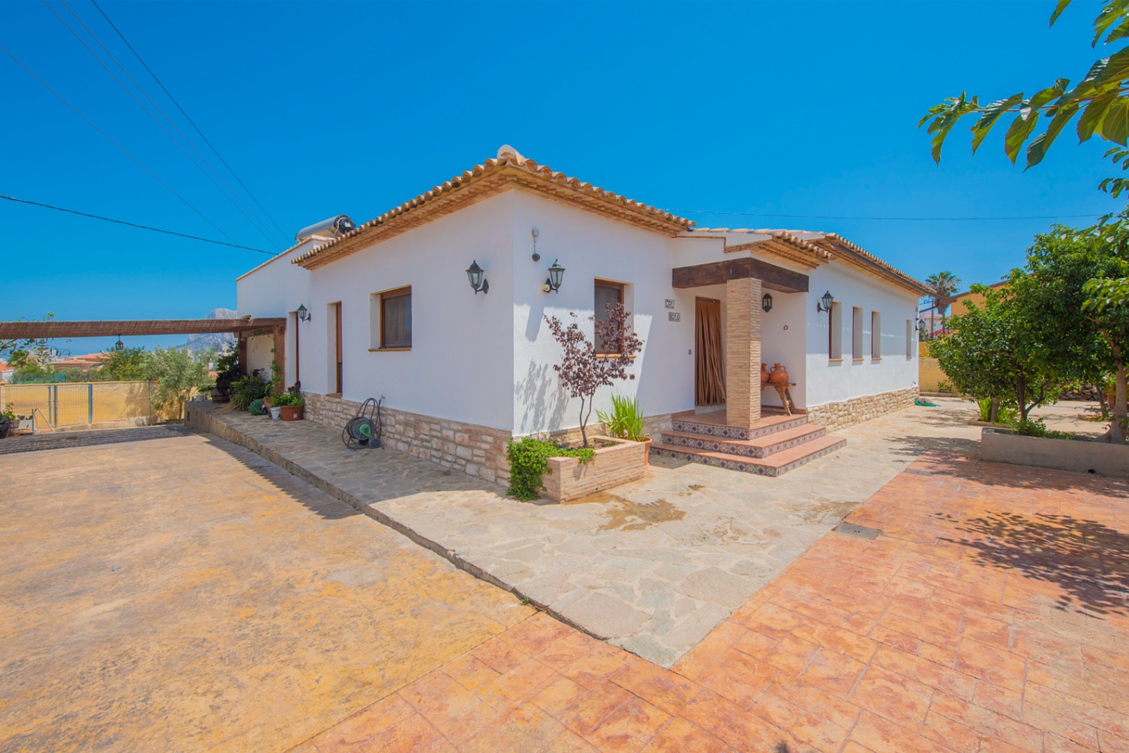 Exceptional villa for sale in Calpe offers the perfect balance between comfort and style. — photo 5