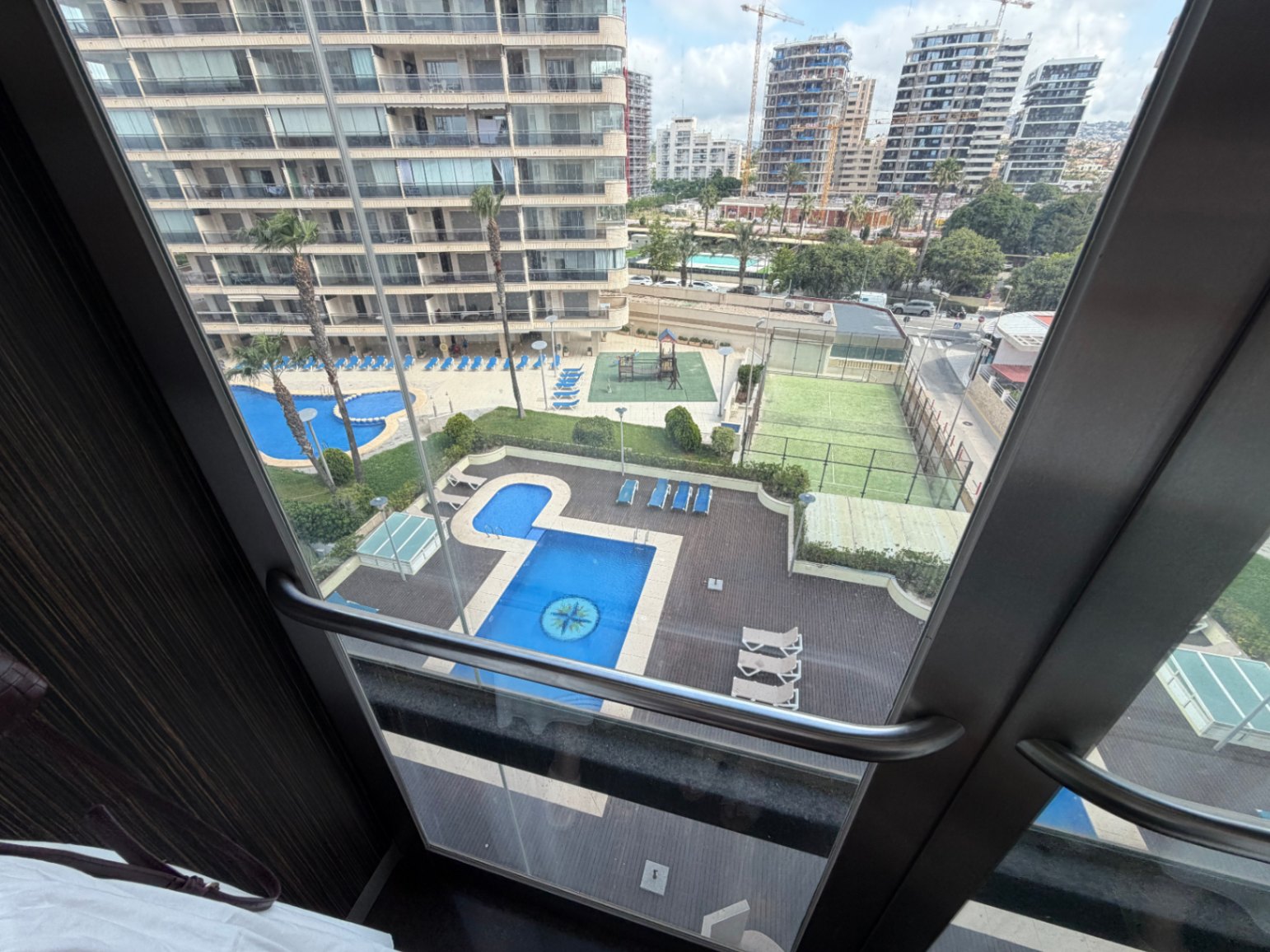 EKSKLUZYWNY PENTHOUSE Z PANORAMICZNYM WIDOKIEM NA MORZE I CAŁE CALPE — zdjęcie 4