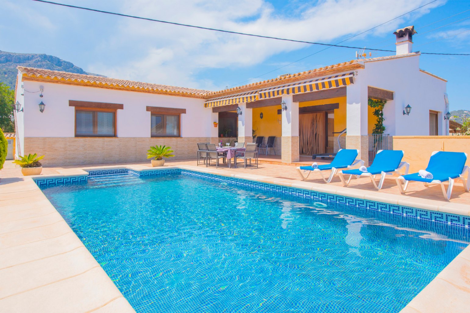 Exceptional villa for sale in Calpe offers the perfect balance between comfort and style.