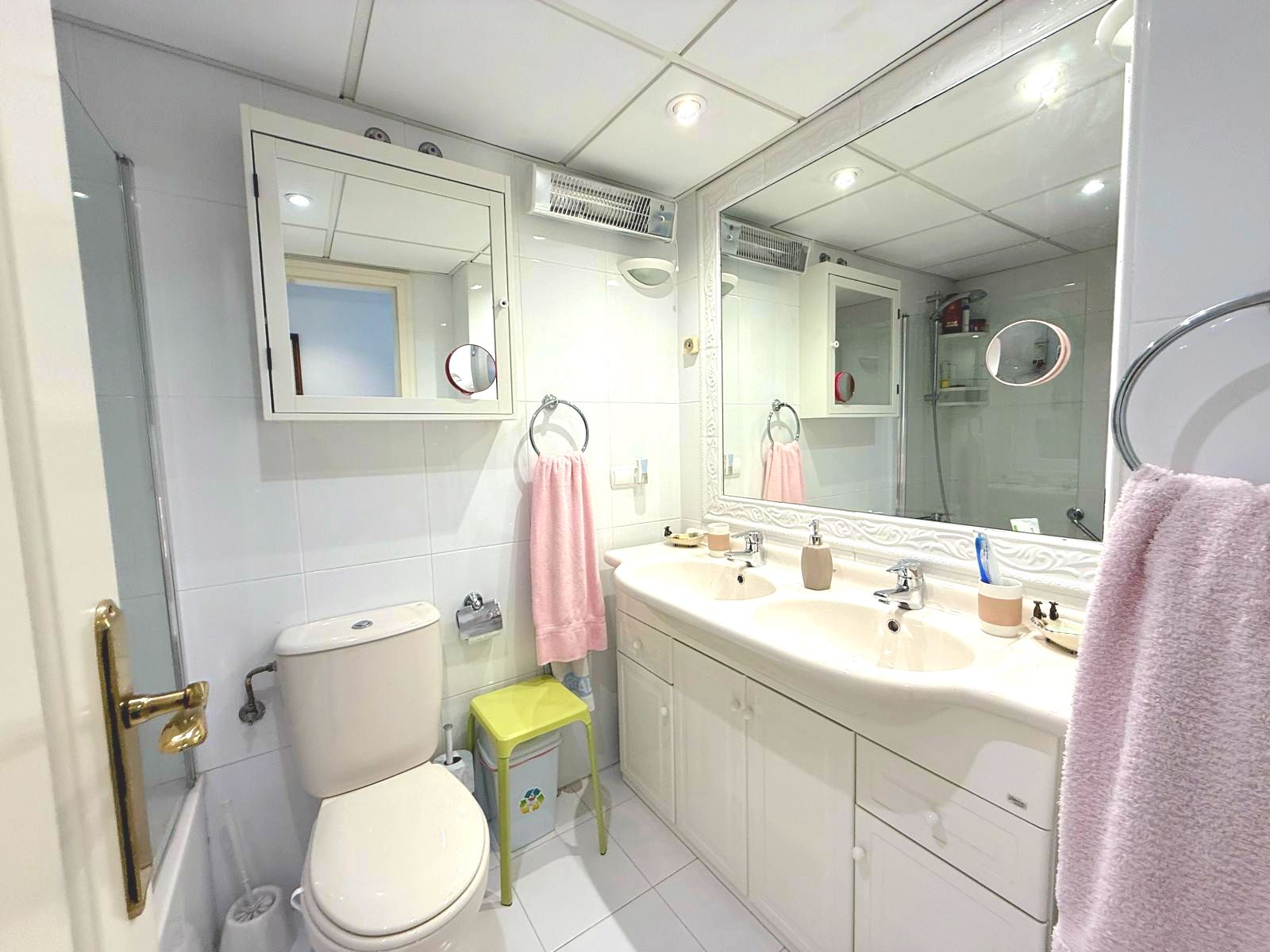 2-Bedroom Apartment with Sea Views — photo 14
