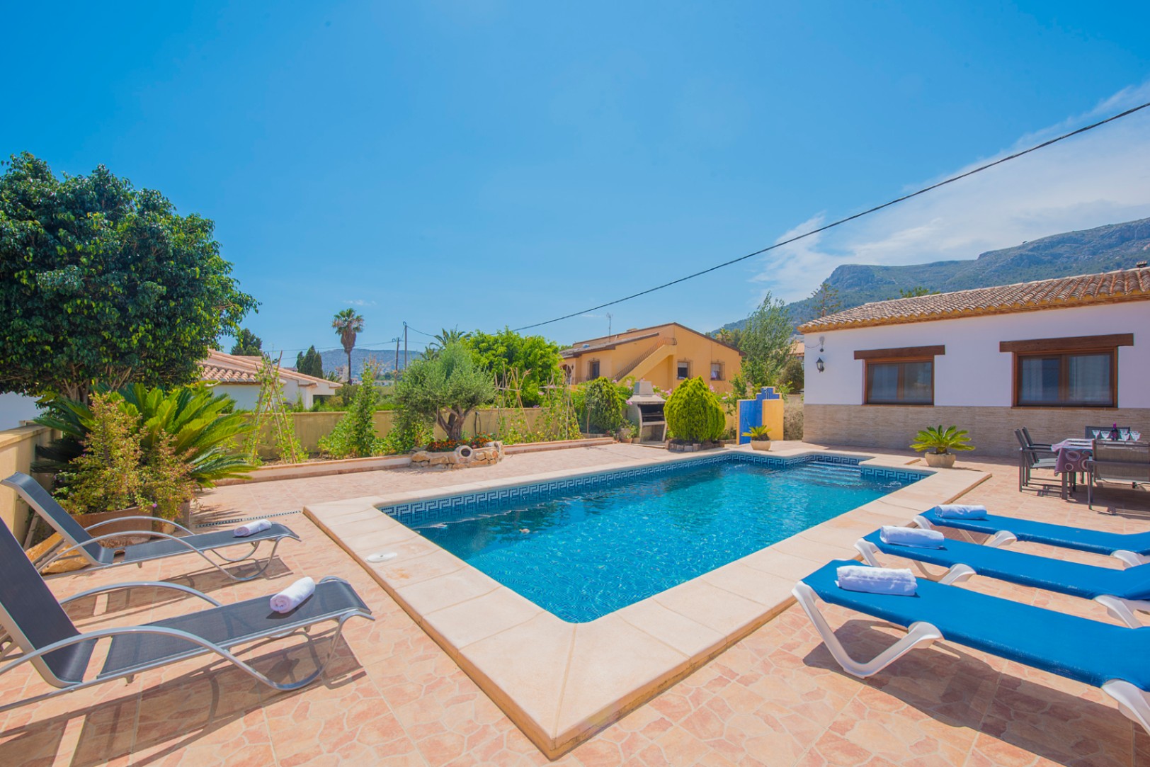Exceptional villa for sale in Calpe offers the perfect balance between comfort and style. — photo 34