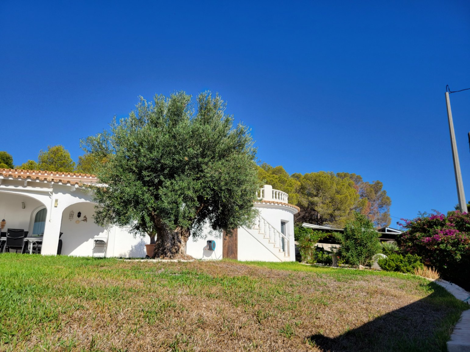 WUNDERSCHÖNE VILLA IN DER NÄHE ALLER DIENSTLEISTUNGEN — Foto 5