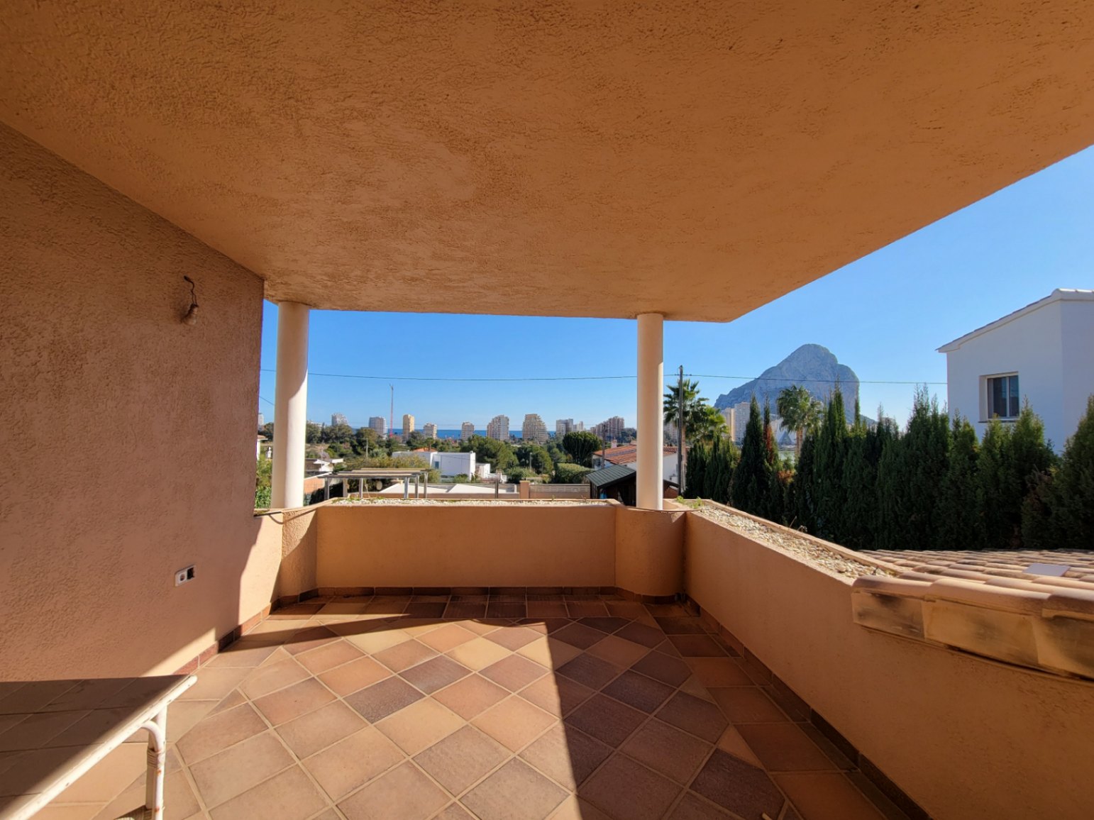 VILLA WITH GUEST APARTMENT IN GOOD LOCATION — photo 17