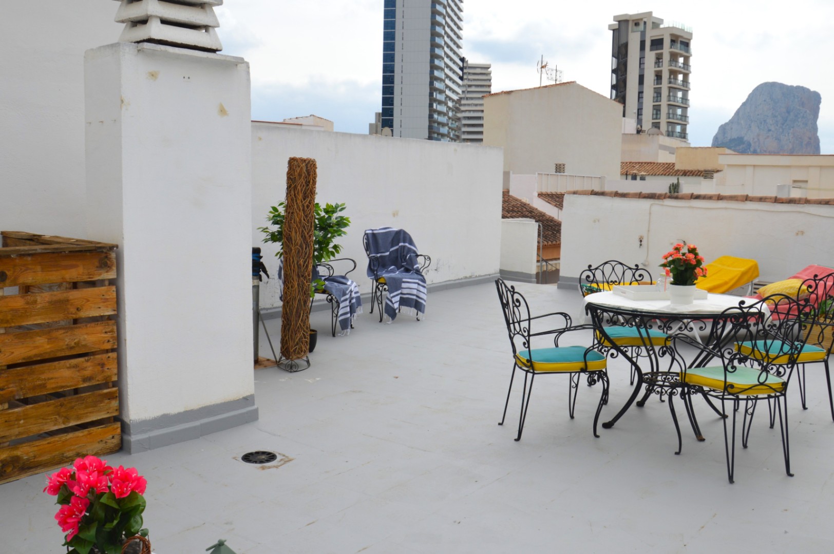 Penthouse for sale in the heart of Calpe with solarium, pool. Parking and storage room optional. — photo 17