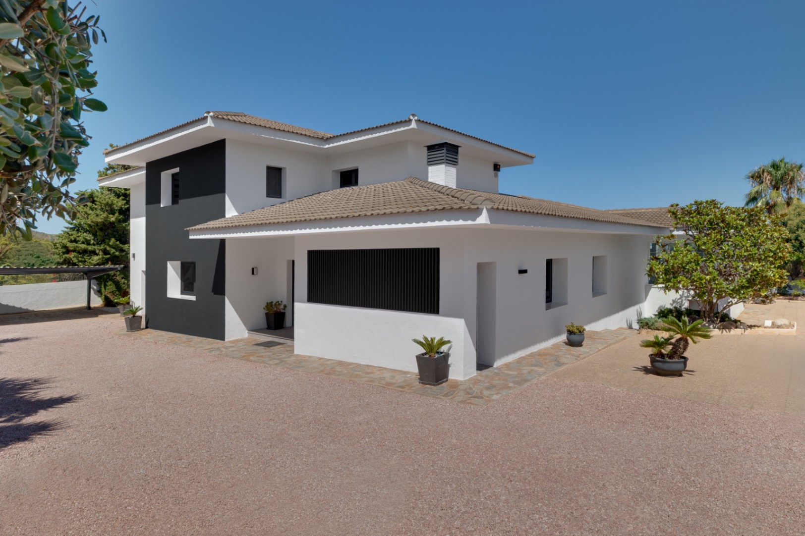 6-Bedroom House for Sale with Pool in Calpe, Benicolada