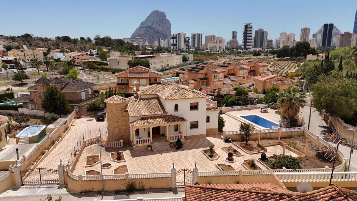 Villa for Sale in Pla Senieta, Calpe, Alicante