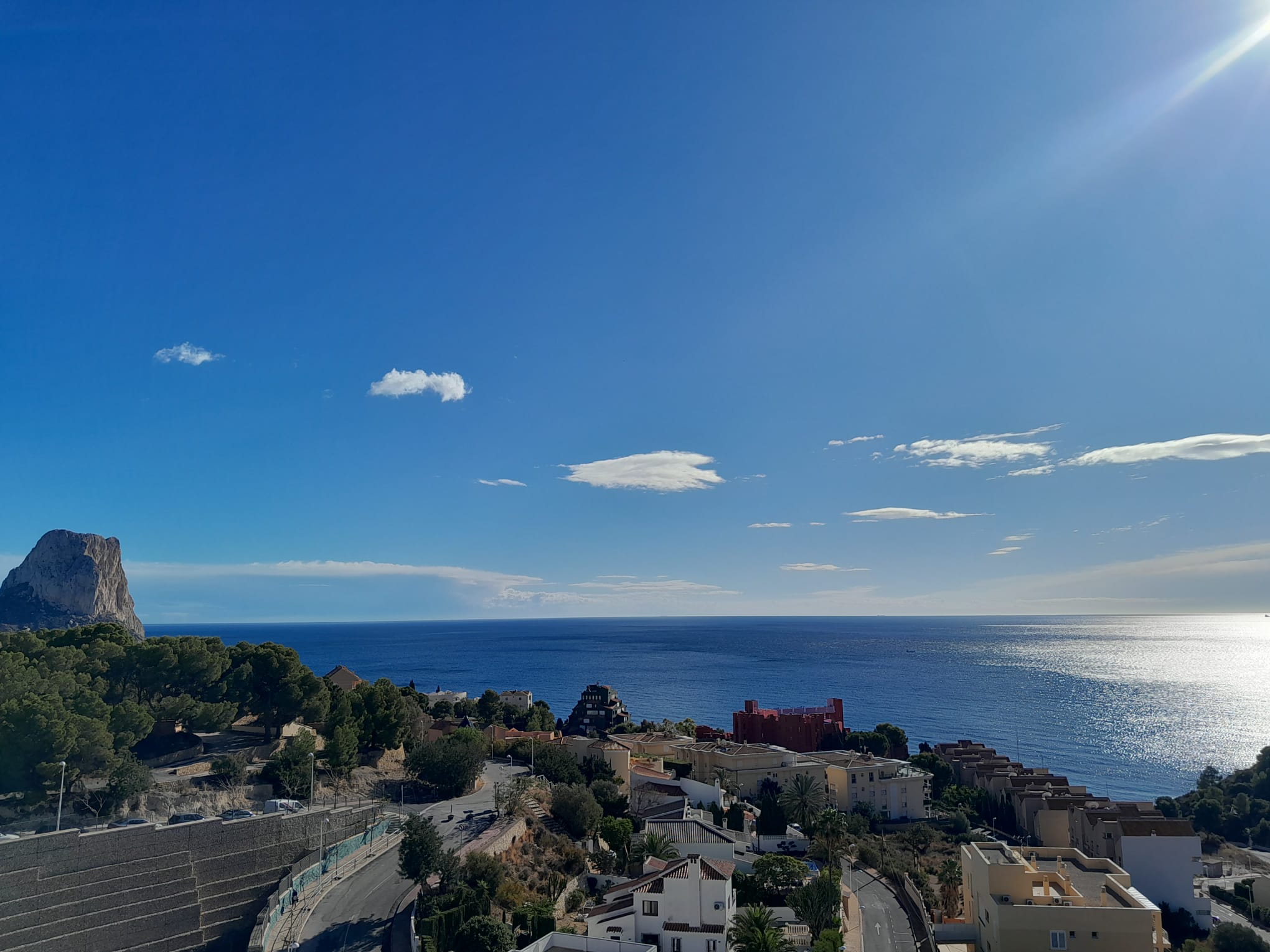 Впечатляющий пентхаус в Кальпе с видом на море и бассейном